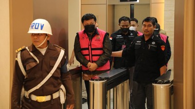 Tampang Bos Sritex Berompi Tahanan Kejagung