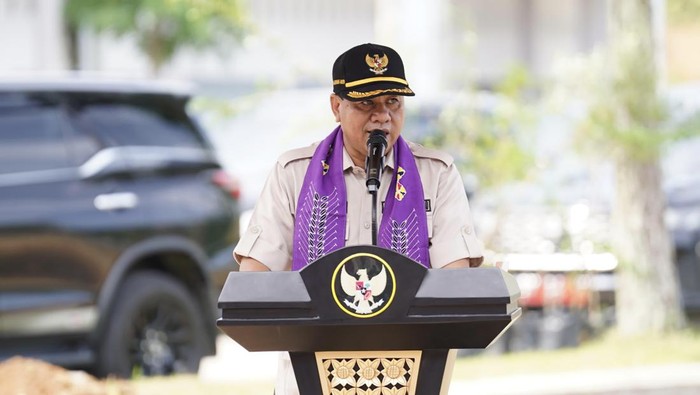Bupati Kuansing Suhardiman Amby menyatakan mendukung penuh program penanaman pohon yang digencarkan Kapolda Riau Irjen Herry Heryawan.