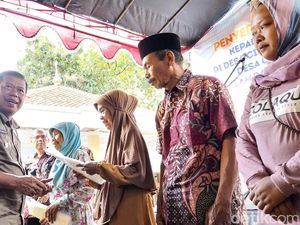 Senyum Bahagia Warga Relokasi Cibodas-Cipicung Terima Sertifikat Gratis