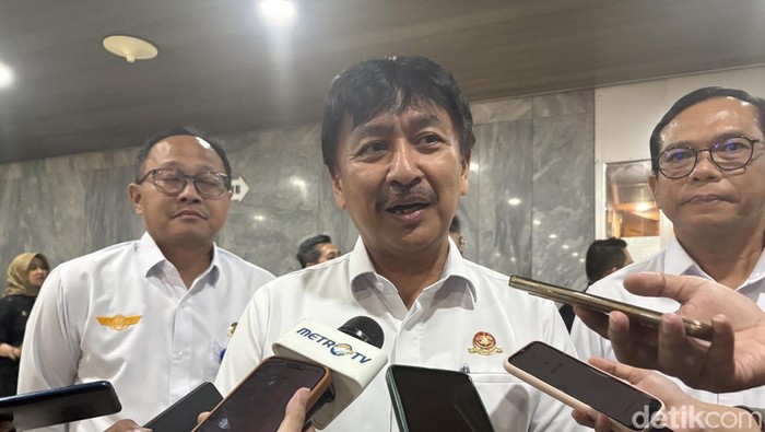 Direktur Jenderal (Dirjen) Perhubungan Udara Kementerian Perhubungan Lukman F. Laisa Direktur Jenderal (Dirjen) Perhubungan Udara Kementerian Perhubungan Lukman F. Laisa penerbangan domestik