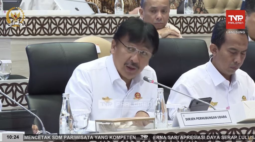 Direktur Jenderal Perhubungan Udara Kemenhub Lukman F. Laisa saat Rapat Dengar Pendapat dengan Komisi V DPR RI di Jakarta, Kamis (22/5/2025). (Tangkapan Layar Youtube/DPR RI)
