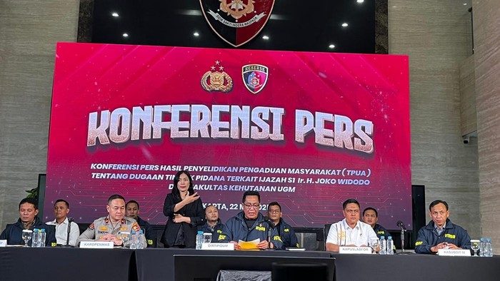 Direktur Tindak Pidana Umum (Dirtipidum) Bareskrim Polri Brigjen Djuhandani Rahardjo Puro konferensi pers soal tudingan ijazah palsu Jokowi (Rumondang/detikcom)