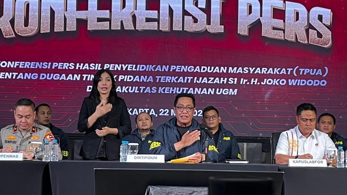 Direktur Tindak Pidana Umum (Dirtipidum) Bareskrim Polri Brigjen Djuhandani Rahardjo Puro konferensi pers soal tudingan ijazah palsu Jokowi (Rumondang/detikcom)