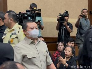 Eks Kader PDIP Diantar Penyidik KPK ke Ruang Sidang, Kubu Hasto Protes