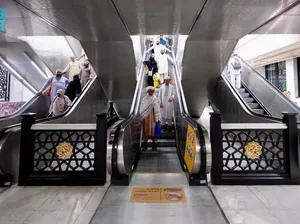 Sibuknya Eskalator-Lift Masjidil Haram Layani 200 Ribu Jemaah per Jam