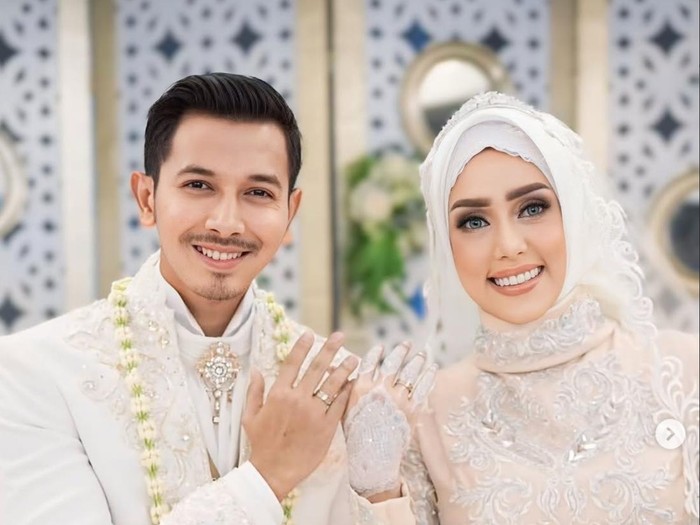 Fairuz A Rafiq Fairuz A Rafiq dan Sonny Septian.