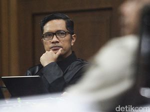 Febri Diansyah ke Ahli di Sidang Hasto: Tanpa Izin Dewas, Penyadapan KPK Sah?