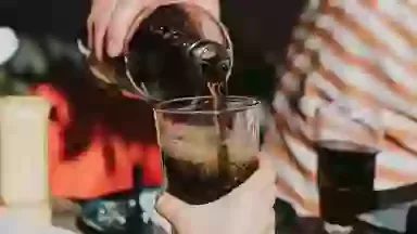 Gegara Hobi Minum Soda 7 Liter Sehari, Pria Ini Alami Sakit Kronos