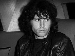 Patung Dada Jim Morrison Kembali Usai 37 Tahun Dicuri