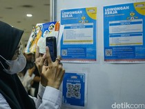 Saking Padatnya Job Fair Cikarang, Banyak Pelamar Jatuh Pingsan