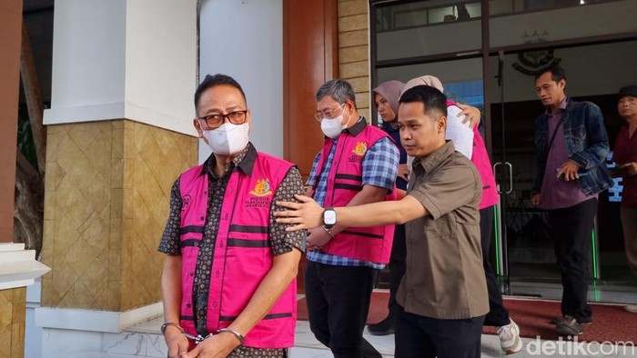 Kejari Jakpus menentukan 5 tersangka problem praduga korupsi proyek Pusat Data Nasional Sementara (PDNS). (Taufiq/detikcom). Kejari Jakpus menentukan 5 tersangka problem praduga korupsi proyek Pusat Data Nasional Sementara (PDNS). (Taufiq/detikcom).