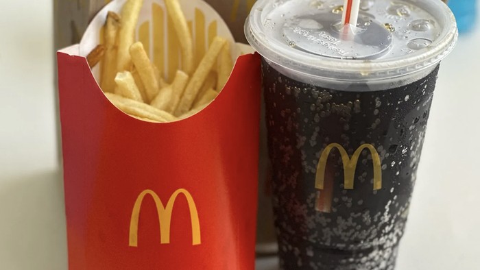 Kentang goreng dan soda di McDonalds