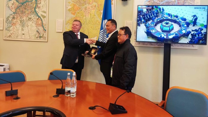 Ketua Komisi XII Bambang Patijaya di Rusia