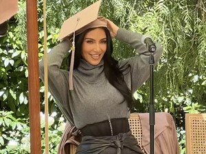 Kim Kardashian Lulus Studi Hukum Setelah 6 Tahun & 3 Kali Gagal Ujian