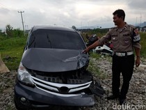 Mobil Angkut Karyawan RSUD Cirebon Kecelakaan di Tol Cisumdawu