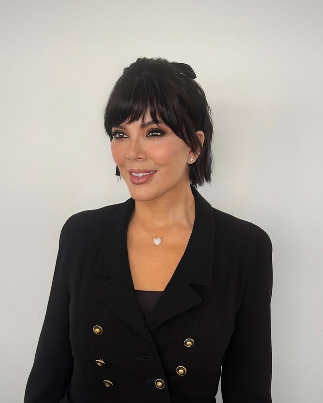 Keluarga Kardashian-Jenner memang tidak luput dari rumor operasi plastik. Sebelumnya Kris sudah mengaku telah melakukan sejumlah tindakan, seperti Botox, facelift dan operasi payudara.  Foto: Instagram Kris Jenner