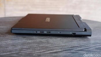 Laptop ini dilapisi material aluminum yang premium dengan bobot mulai dari 2,57kg. Foto: Adi Fida Rahman/detikINET