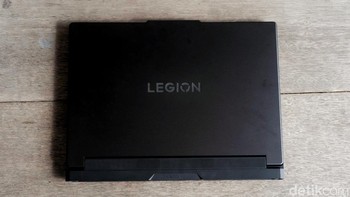 Ini tampilan Lenovo Legion Pro 7i dalam varian warna Eclipse Black. Foto: Adi Fida Rahman/detikINET