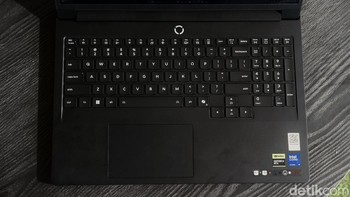 Lenovo Legion Pro 7i dilengkapi keyboard Legion TrueStrike dengan RGB backlit yang dapat dikustomisasi via aplikasi Legion Space. Foto: Adi Fida Rahman/detikINET