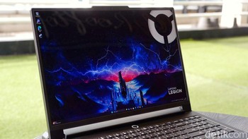 Layar ini memiliki refresh rate tinggi hingga 240Hz dengan tingkat kecerahan hingga 500 nits dan waktu respons yang sangat rendah kurang dari 0,5ms. Foto: Adi Fida Rahman/detikINET