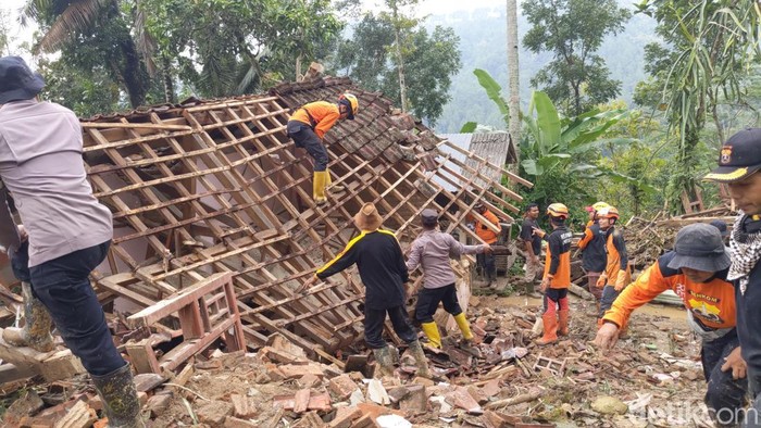 Longsor di Trenggalek