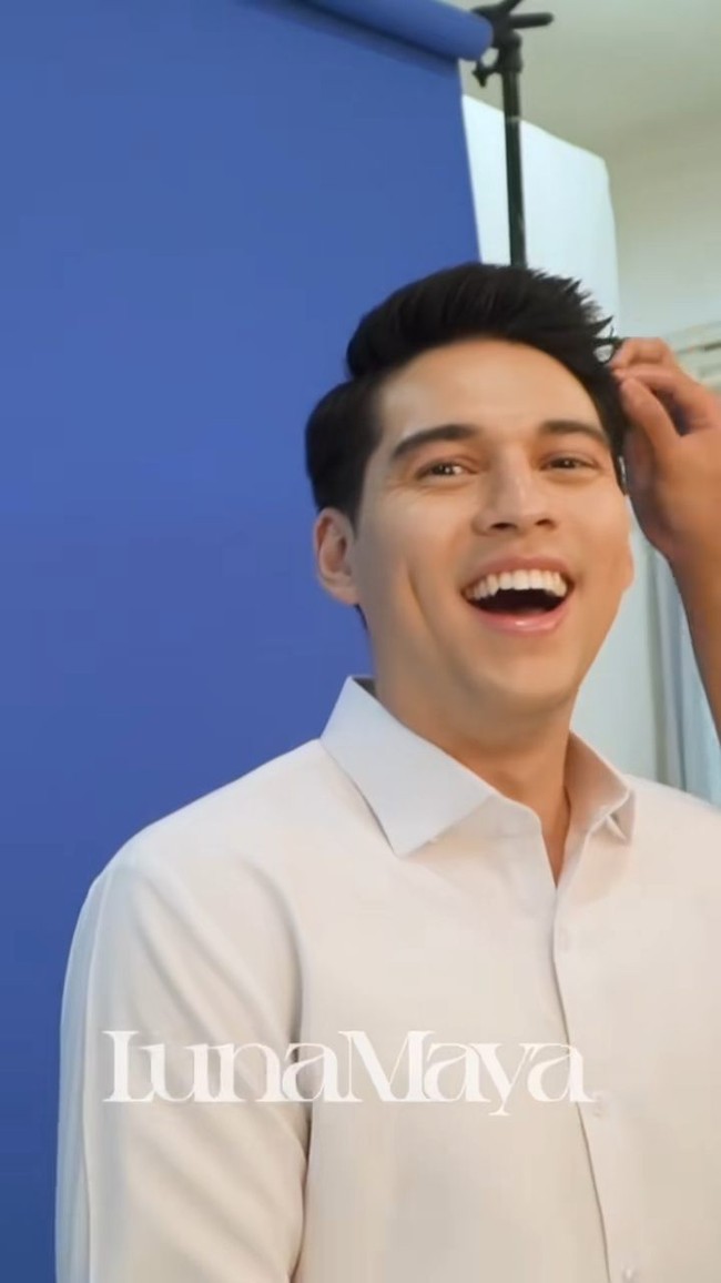 Tak hanya Luna, Maxime juga tampak mengenakan riasan minimalis untuk memaksimalkan penampilannya. Rambutnya juga ditata rapi oleh hair stylist yang membantunya. Foto: TikTok/@lunamaya