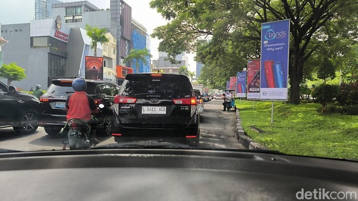 Macet parah ke arah PTC Surabaya