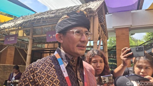 Mantan Menteri Pariwisata dan Ekonomi Kreatif, Sandiaga Salahuddin Uno, seusai menghadiri The 2025 Asia Grassroots Forum di Nusa Dua, Bali, Kamis (22/5/2025). (Foto: Fabiola Dianira/detikBali)
