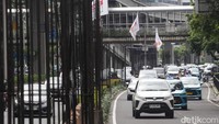 Tiang-tiang monorel mangkrak di Jalan Rasuna Said, Jakarta, Kamis (22/5/2025).