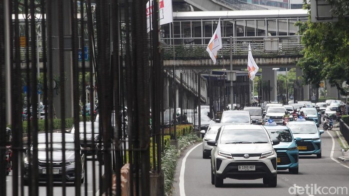 Tiang-tiang monorel mangkrak menjadi perhatian bagi Gubernur Jakarta Pramono Anung. Menurutnya, keberadaan tiang tersebut mengganggu estetika kota.
