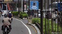 Lalu pada kepemimpinan Gubernur Fauzi Bowo pada 2011, pembangunan proyek monorel dihentikan. Pihak PT JM minta ganti biaya investasi Rp 600 miliar, tapi Foke menolak. Saat itu Pemprov DKI hanya akan membayar sesuai rekomendasi Badan Pengawasan Keuangan dan Pembangunan (BPKP).
