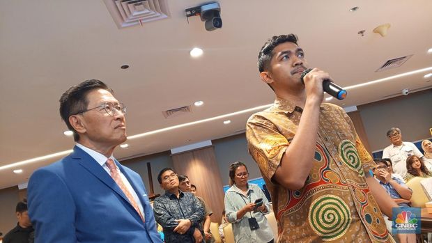 Menteri Perumahan dan Kawasan Permukiman Maruarar Sirait (Ara) mempertemukan para korban pembelian apartemen Meikarta dengan bos Lippo Group James Riady, Kamis (22/5/2025). (CNBC Indonesia/Robertus Andrianto)
