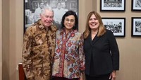 Kathleen baru datang pekan lalu ke Indonesia, untuk meninjau-salah satunya-pabrik smelter mereka di Gresik. Kathleen berharap, setelah dilakukan percepatan reparasi @freeportfcx dapat meningkatkan kapasitas produksi mereka pada akhir tahun, kata Sri Mulyani dalam unggahan di Instagram resminya @smindrawati, Kamis (22/5/2025). 