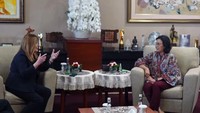(Berbincang tentang) situasi perekonomian Indonesia yang relatif cukup stabil dalam kondisi lingkungan global yang penuh tekanan, serta kebijakan tarif resiprokal AS dan bagaimana cara Indonesia meresponsnya melalui proses negosiasi yang dipersiapkan secara baik, ucapnya. 