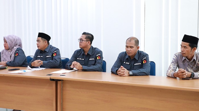 Para Teradu dari Bawaslu Banyuasin saat sidang DKPP.