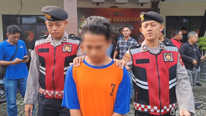 Pedagang pentol di Jombang tega memerkosa adik tirinya