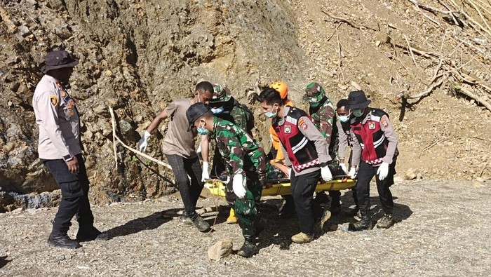 Tim SAR gabungan kembali menemukan 5 orang korban banjir bandang dan longsor di Kabupaten Pegunungan Arfak (Pegaf), Papua Barat, dalam kondisi meninggal dunia.
