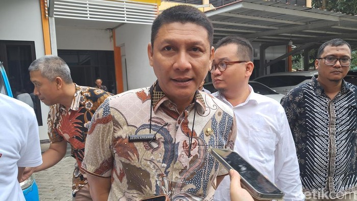 Pelaksana harian (Plh) Sekretaris Daerah (Sekda) Provinsi Banten, Deden Apriandhi (Arief/detikcom).