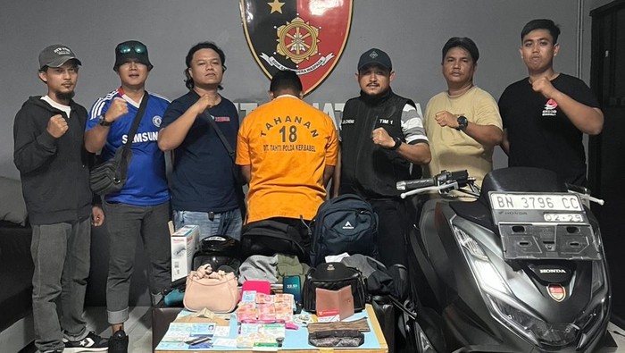 Pelaku dan barang bukti saat diamankan di Mapolda Babel
