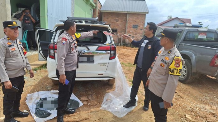 Peluru nyasar kembali terjadi di 16 Ulu, Palembang, polisi laksanakan olah TKP Peluru nyasar kembali terjadi di 16 Ulu, Palembang, polisi laksanakan olah TKP