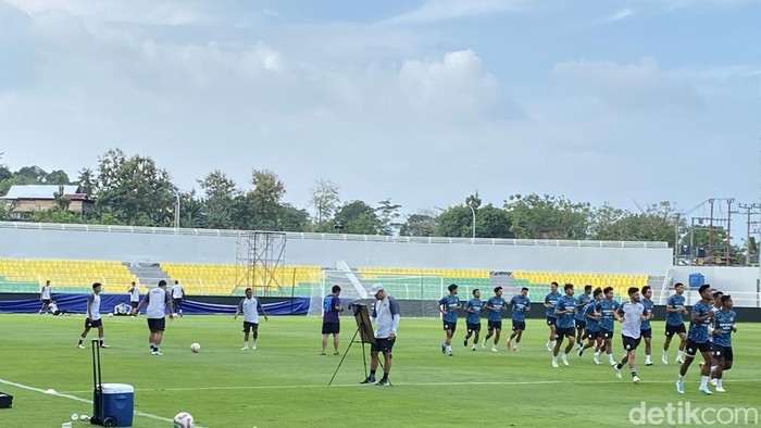 Pemain Persita Tangerang latihan di Stadion Gelora BJ Habibie Parepare menjelang melawan PSM Makassar.