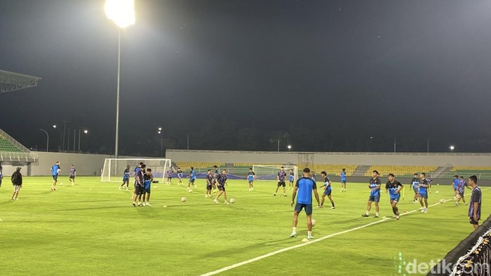 Pemain PSM Makassar saat sesi latihan jelang pertandingan kontra Persita Tangerang di Stadion Gelora BJ Habibie.