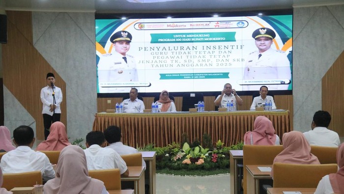 Pemkab Mojokerto Pemkab Mojokerto akan cairkan insentif Rp 4 miliar untuk 911 guru tidak tetap (GTT) dan pegawai tidak tetap (PTT)