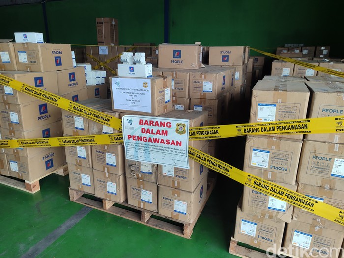Kementerian Perdagangan melalui Direktorat Jenderal Perlindungan Konsumen dan Tertib Niaga (Ditjen PKTN) melakukan penyitaan terhadap barang ilegal senilai Rp18,8 miliar. Barang-barang tersebut ditemukan di gudang milik PT ASIAALUM Trading Indonesia yang berlokasi di Tangerang, pada Kamis (22/5/2025).
