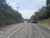 Dinas PUPR Riau Kebut Perbaiki Jalan di Inhu, Akses Krusial Jadi Prioritas