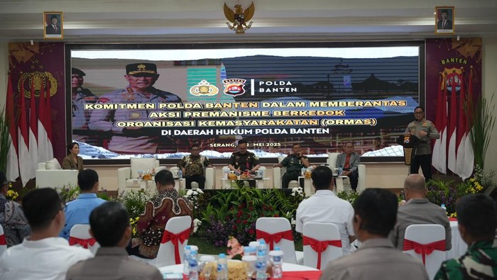 Polda Banten menggelar diskusi soal fenomena premanisme dengan modus ormas. Dalam acara juga digelar deklarasi menolak aksi premanisme di Banten. (dok Istimewa)