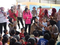 Polwan Grobogan Sediakan Trauma Healing-Dapur Umum untuk Korban Banjir