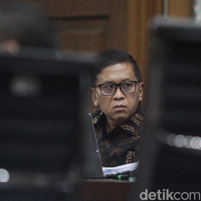 Mantan kader PDI Perjuangan Saiful Bahri bersaksi dalam sidang kasus dugaan suap proses pergantian antarwaktu (PAW) anggota DPR dan perintangan penyidikan dengan terdakwa Hasto Kristiyanto di Pengadilan Tipikor, Jakarta, Kamis (22/5/2025).