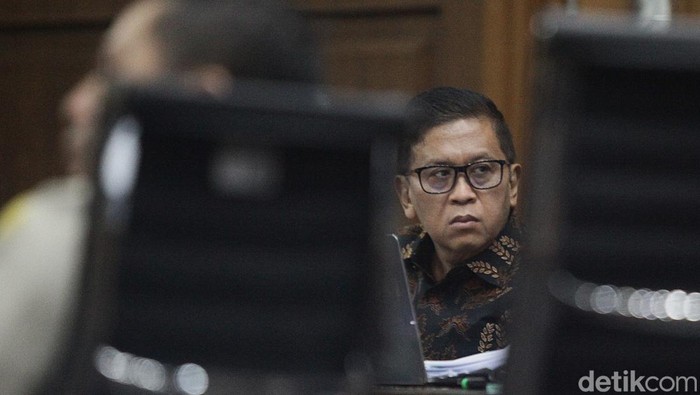 Mantan kader PDI Perjuangan Saiful Bahri bersaksi dalam sidang kasus dugaan suap proses pergantian antarwaktu (PAW) anggota DPR dan perintangan penyidikan dengan terdakwa Hasto Kristiyanto di Pengadilan Tipikor, Jakarta, Kamis (22/5/2025).