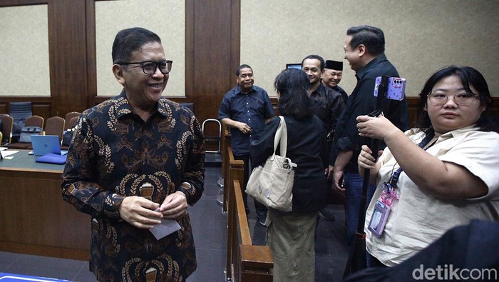 Mantan kader PDI Perjuangan Saiful Bahri bersaksi dalam sidang kasus dugaan suap proses pergantian antarwaktu (PAW) anggota DPR dan perintangan penyidikan dengan terdakwa Hasto Kristiyanto di Pengadilan Tipikor, Jakarta, Kamis (22/5/2025).